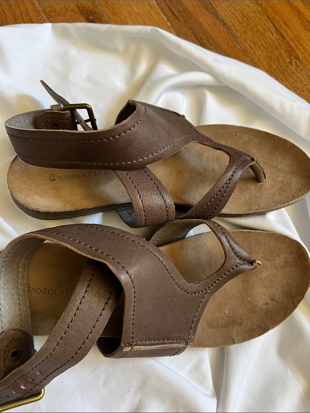 Chocolat Blu Brown Leather Toe-Loop Sandals with Buckle Strap